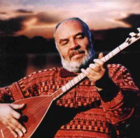 Rüyada Bağlama Çalmak