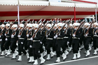 rüyada resmi geçit görmek